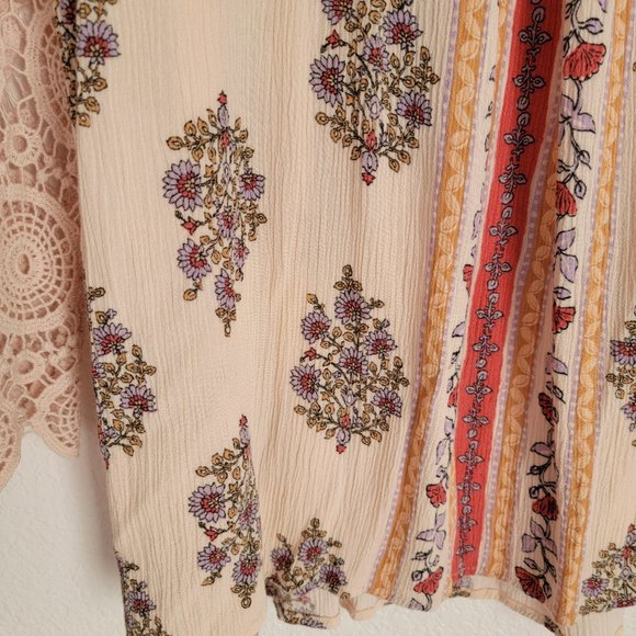 Xhilaration Floral Blouse With Crocheted Sleeves Size XL - Picture 13 of 16